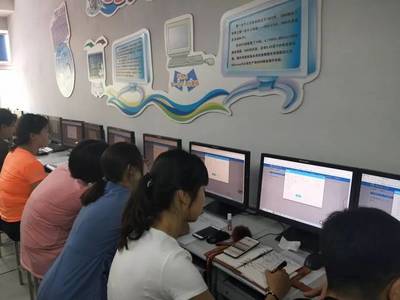 Pad应用教学,助力智慧课堂--信息技术与学科深度融合教师培训掠影
